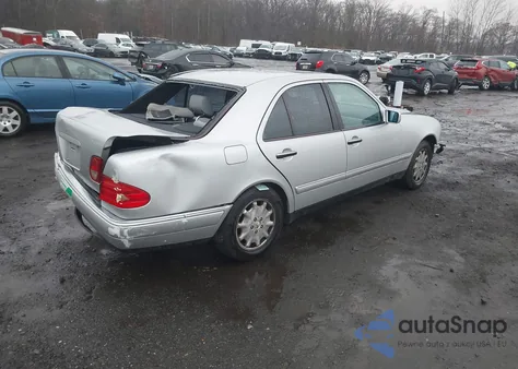 1998 Mercedes-Benz E 320 from USA, damaged, VIN WDBJF65F5WA698271